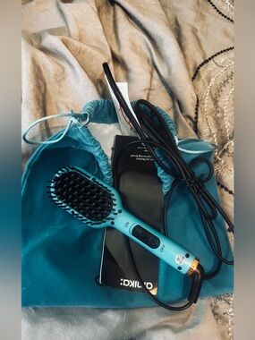 amika Teal Electric Straightening Brush